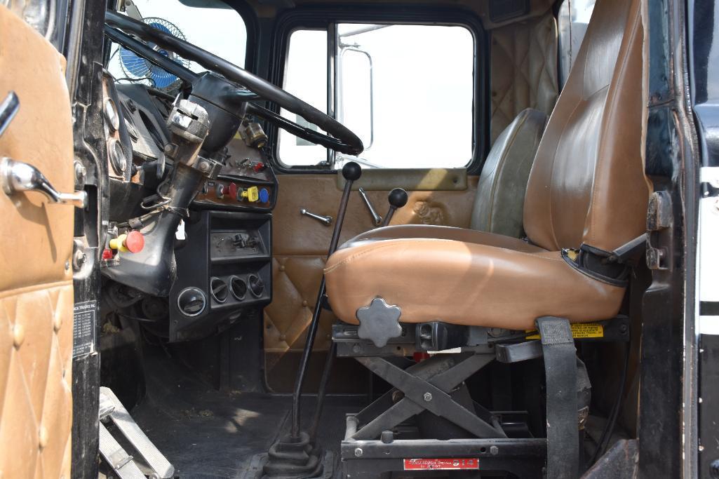 1980 Mack RS600L Value Liner grain truck