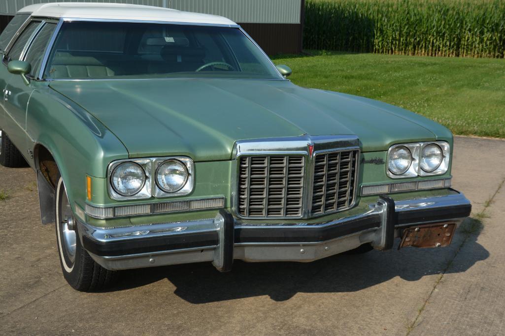 1974 Pontiac Grand Safari station wagon