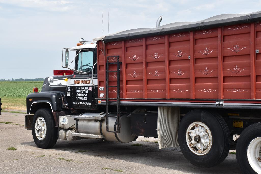 1983 Mack RS600L Econodyne grain truck