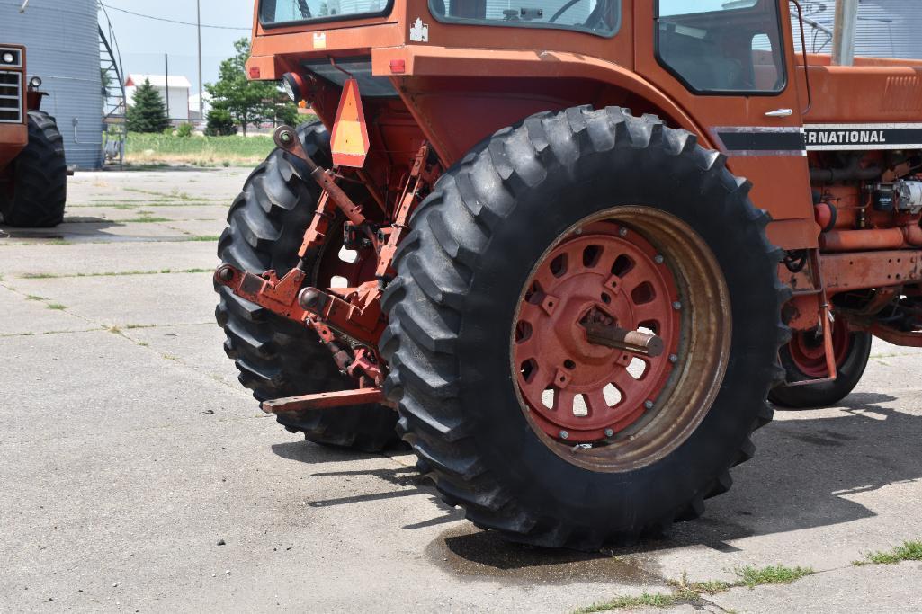 1976 International 1066 2wd tractor