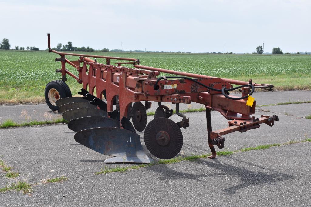 International 720 5 bottom plow