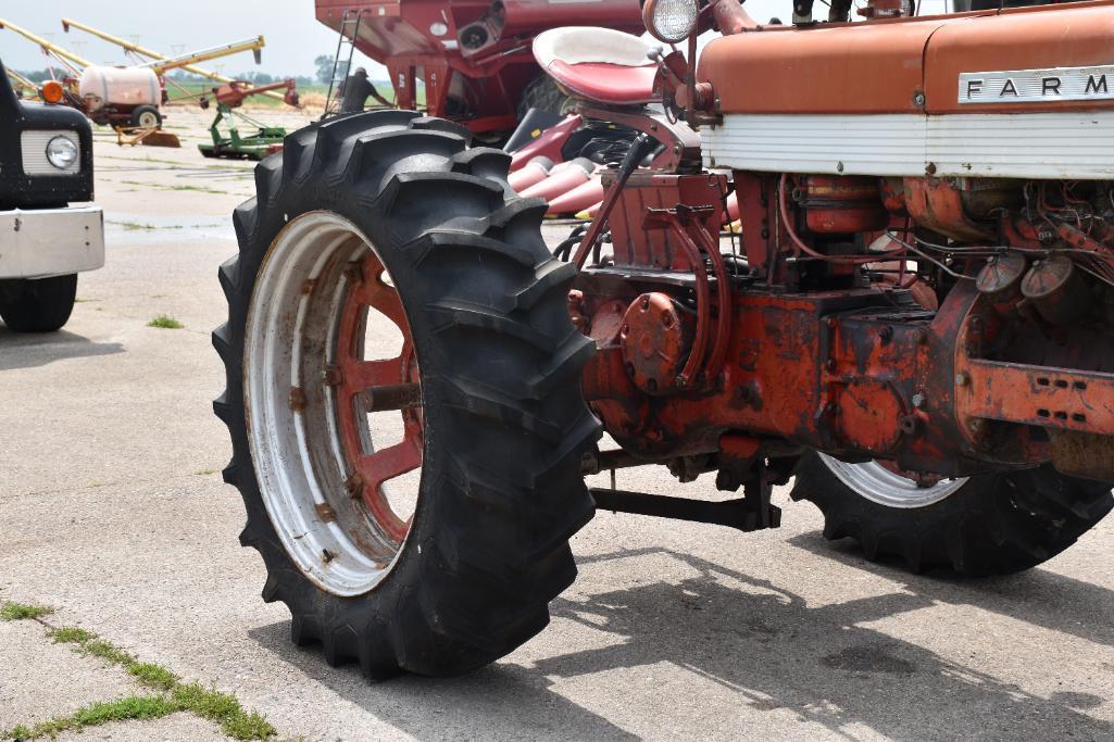 1962 Farmall 560 2wd tractor