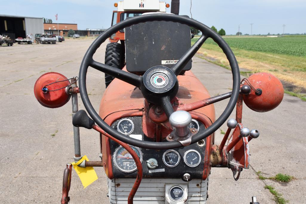 1962 Farmall 560 2wd tractor