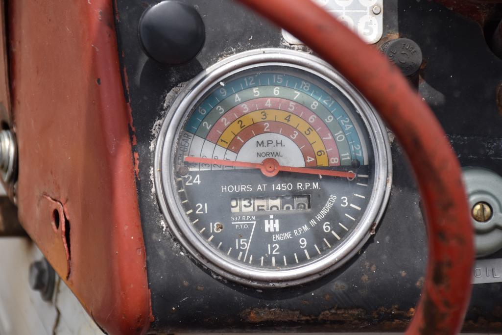 1962 Farmall 560 2wd tractor