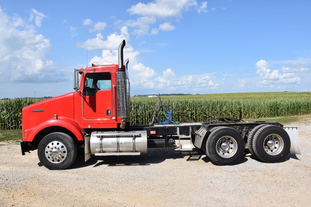 2007 Kenworth T800 day cab semi