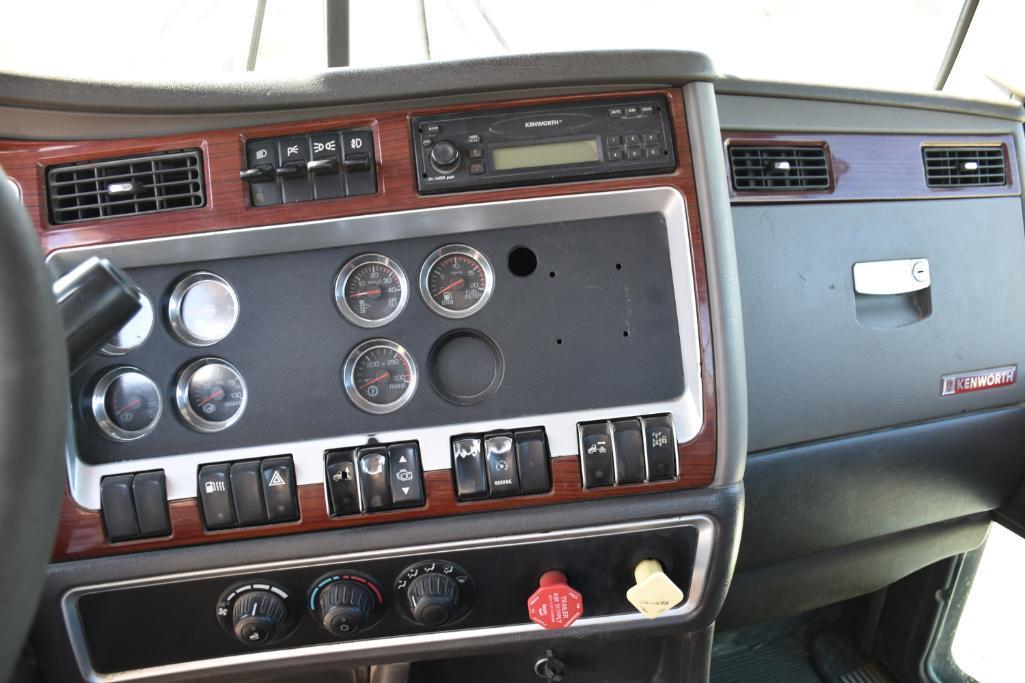 2007 Kenworth T800 day cab semi