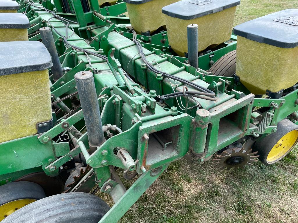 John Deere 7000 12 row 30" planter