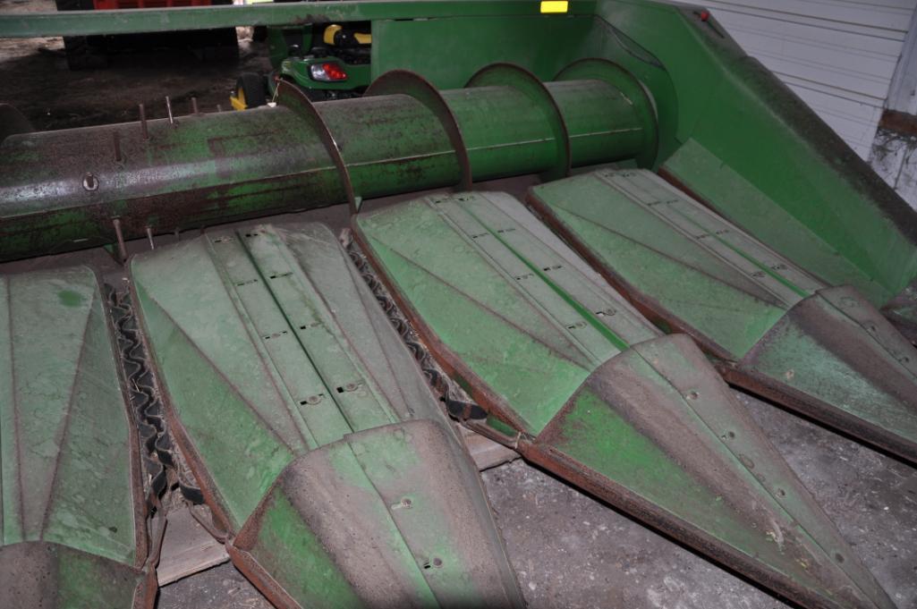 John Deere 653A 6 row 30" row crop head