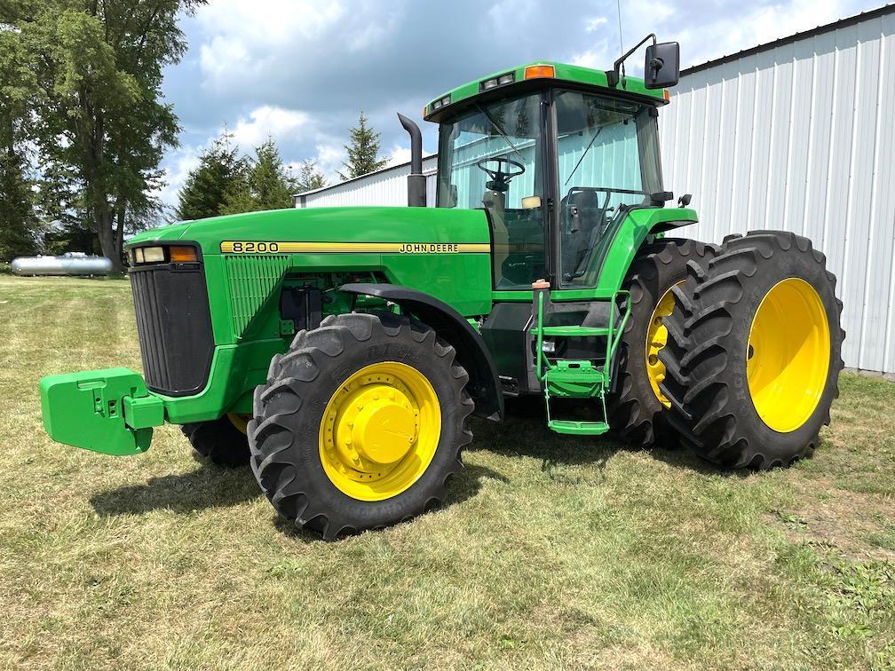 1996 John Deere 8200 MFWD tractor