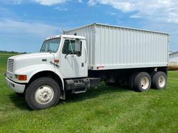 1999 International 4900 tandem grain truck