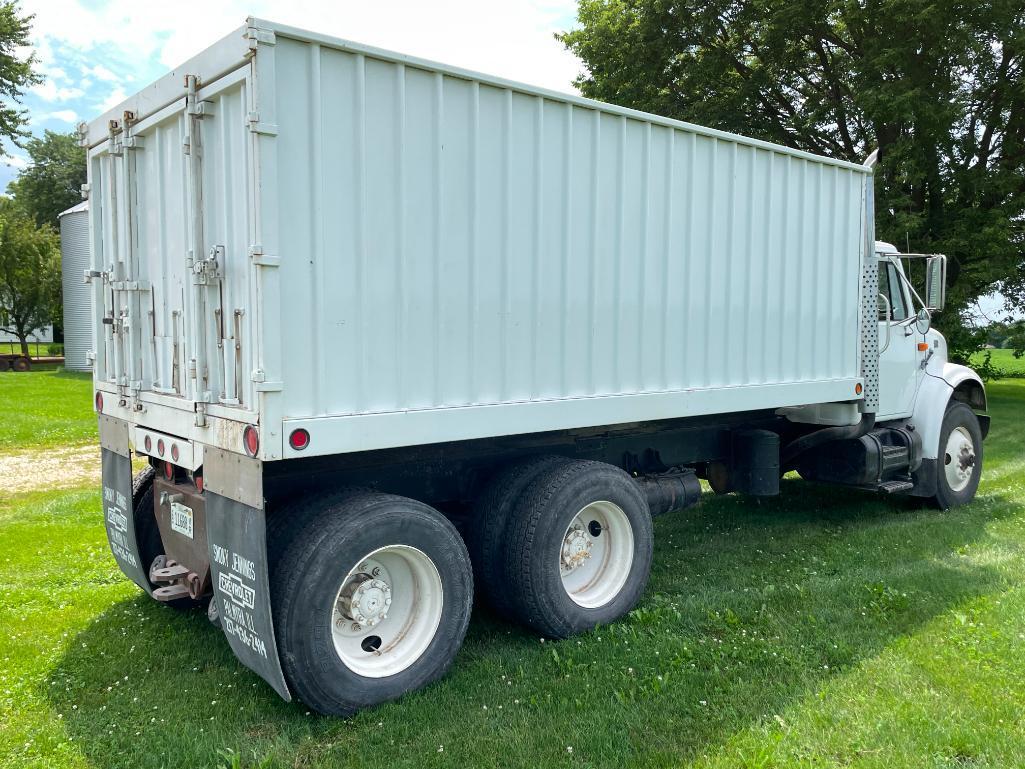 1999 International 4900 tandem grain truck