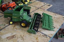 John Deere Combine with corn head and platform