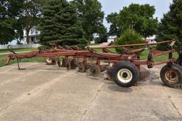 IH 720 6-bottom plow