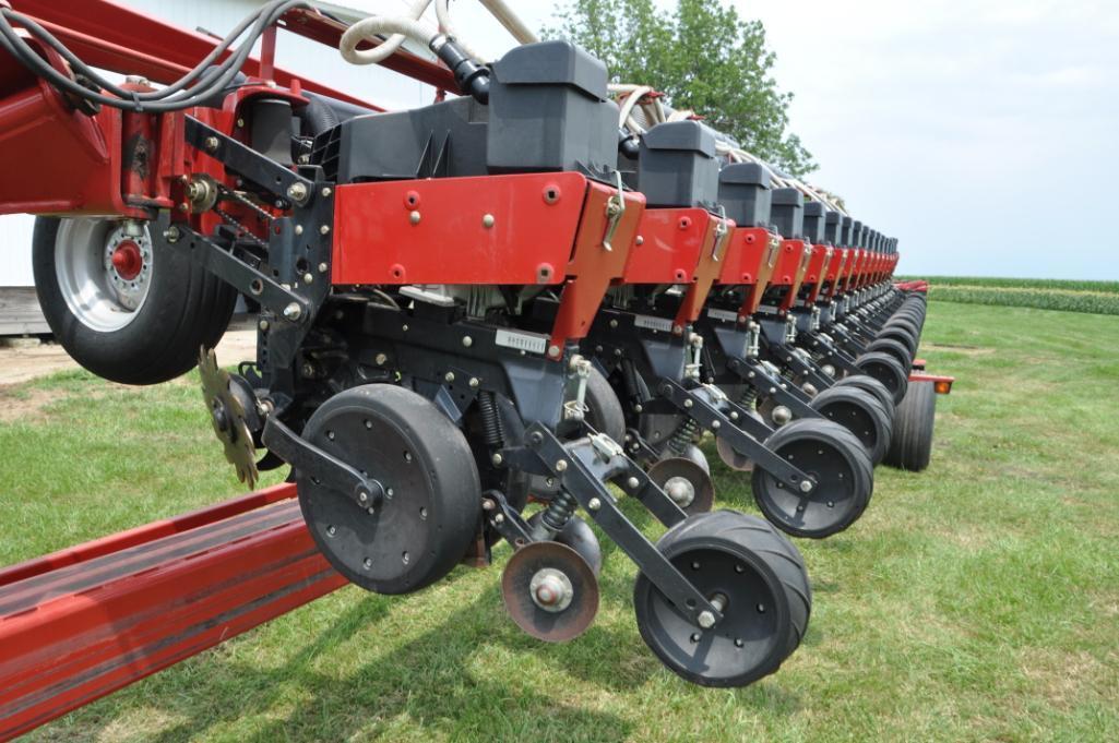 2007 Case-IH 1240 16 row 30" planter