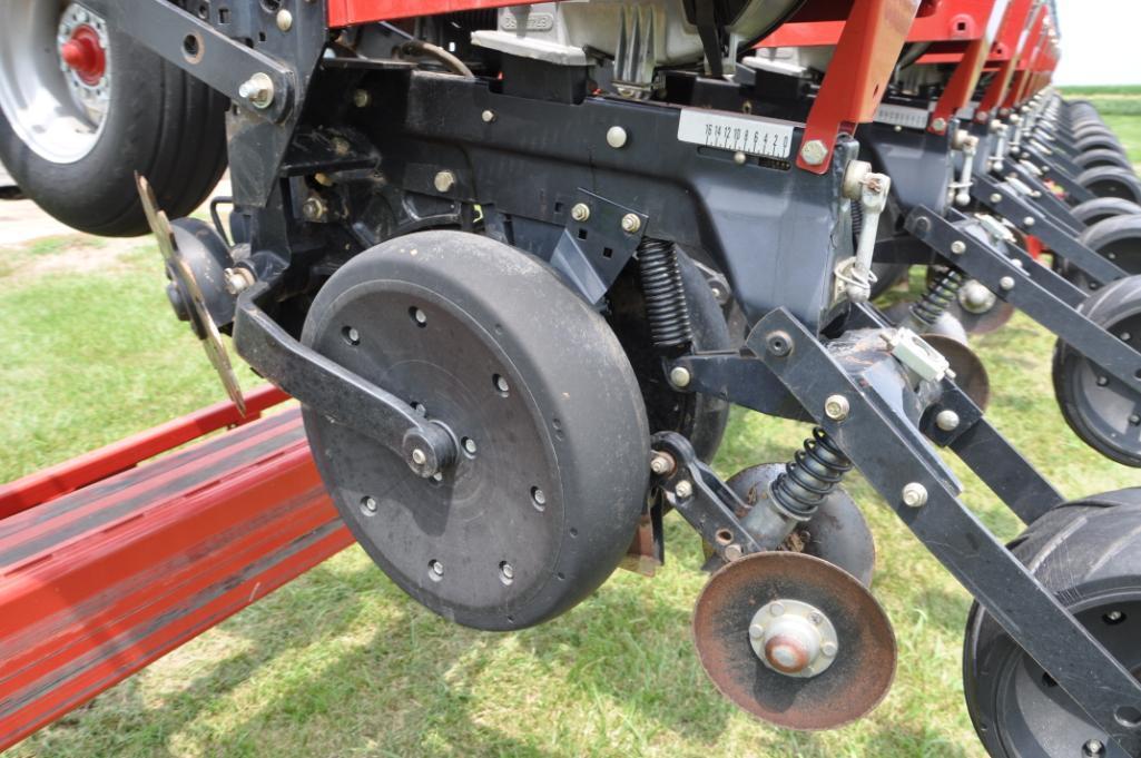 2007 Case-IH 1240 16 row 30" planter