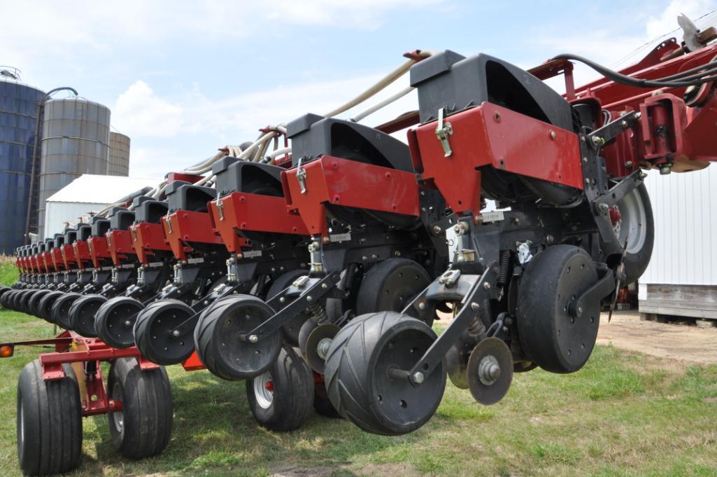 2007 Case-IH 1240 16 row 30" planter