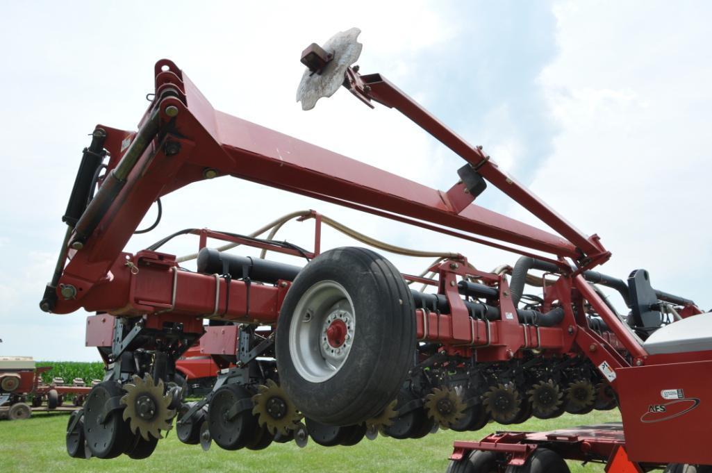 2007 Case-IH 1240 16 row 30" planter