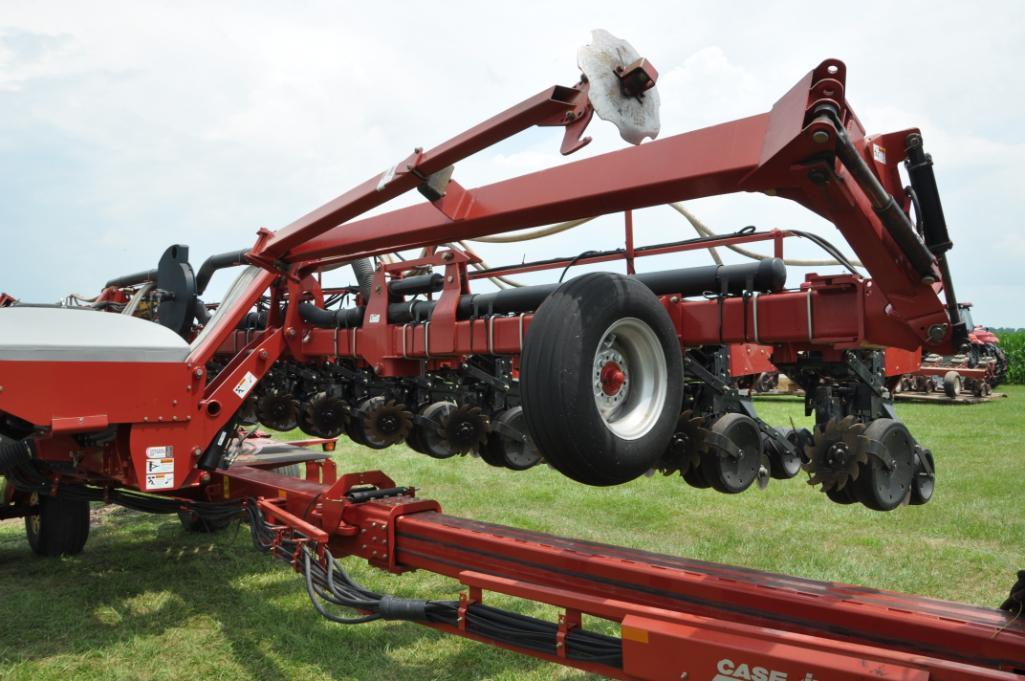 2007 Case-IH 1240 16 row 30" planter