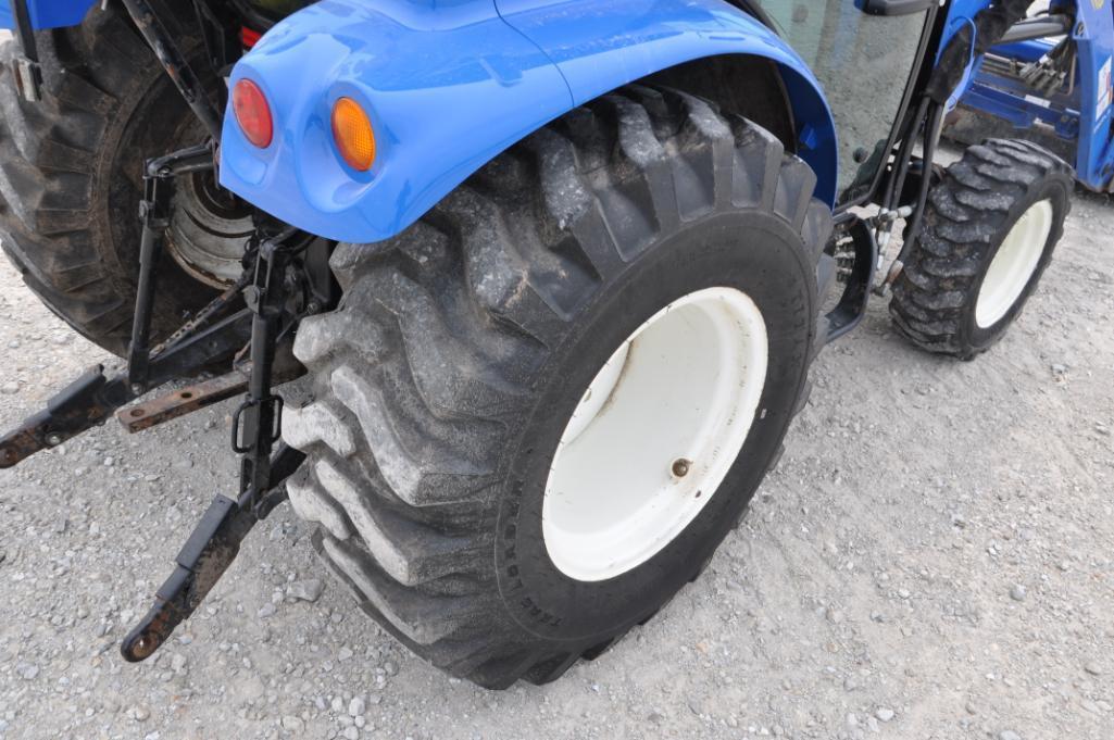 2016 New Holland Boomer 37 MFWD compact utility tractor