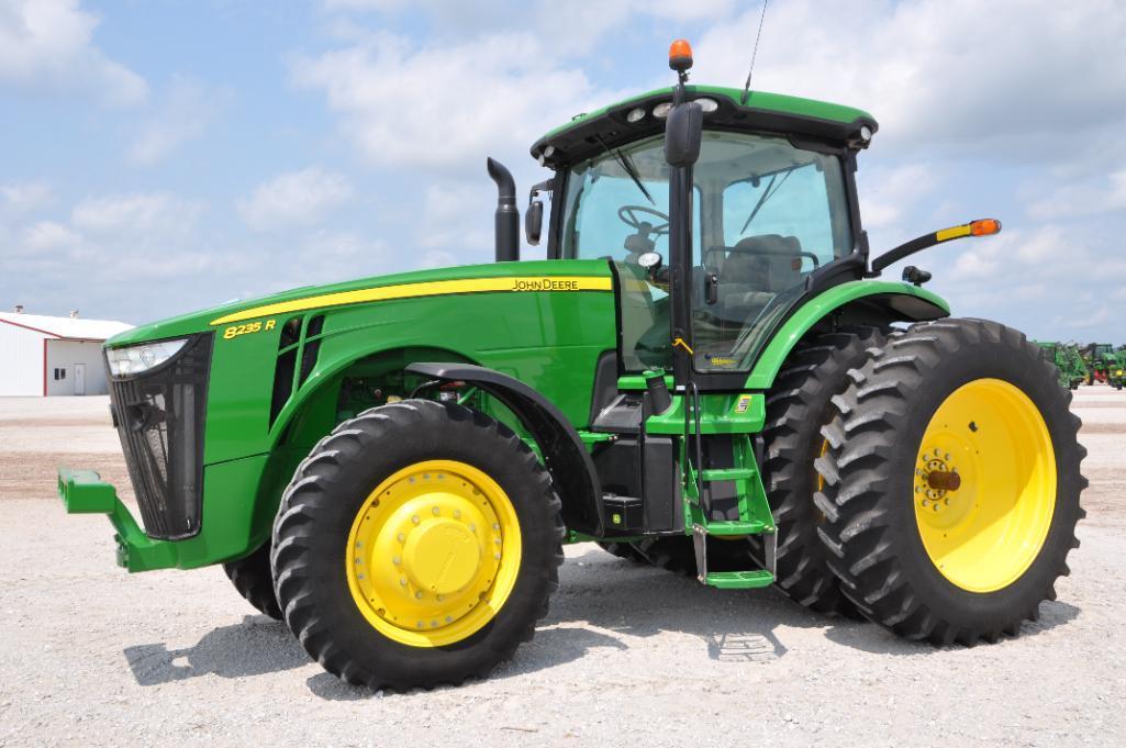 2013 John Deere 8235R MFWD tractor