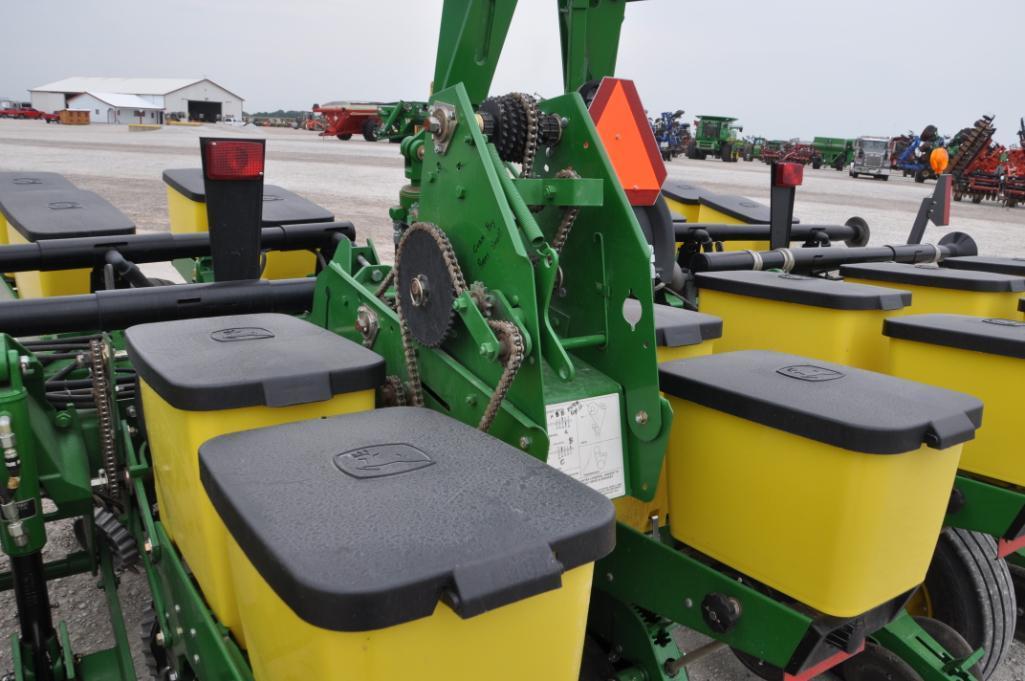 2013 John Deere 1760 12 row 30" planter