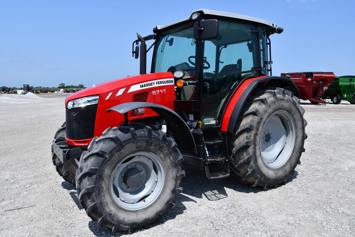 2017 Massey Ferguson 5711 MFWD tractor