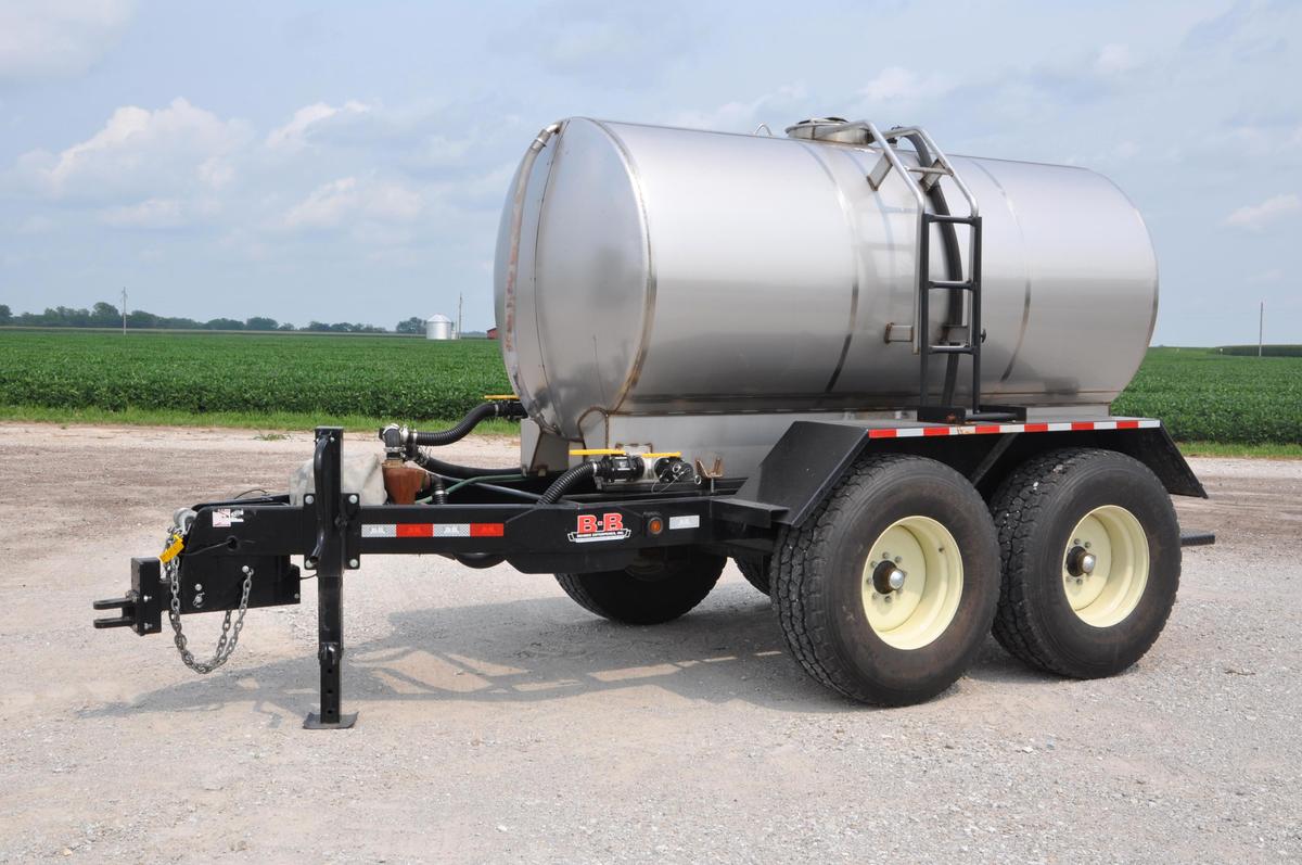 1,600 gal. S.S. tank on 2016 B-B tandem axle trailer