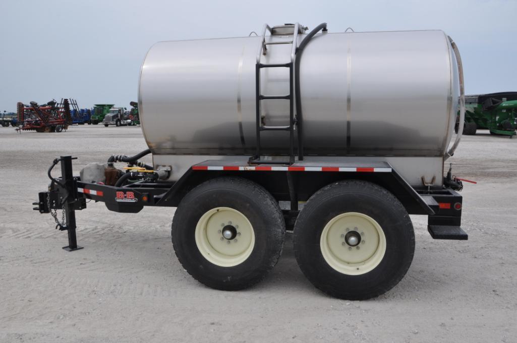 1,600 gal. S.S. tank on 2016 B-B tandem axle trailer