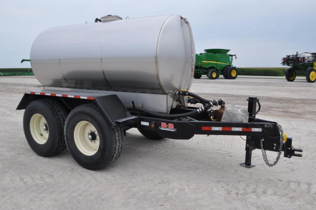 1,600 gal. S.S. tank on 2016 B-B tandem axle trailer