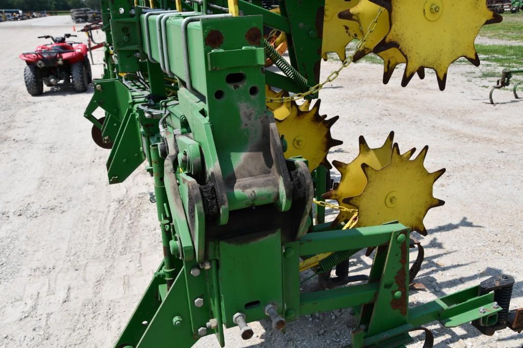 John Deere 845 12 row 30" 3-pt. cultivator