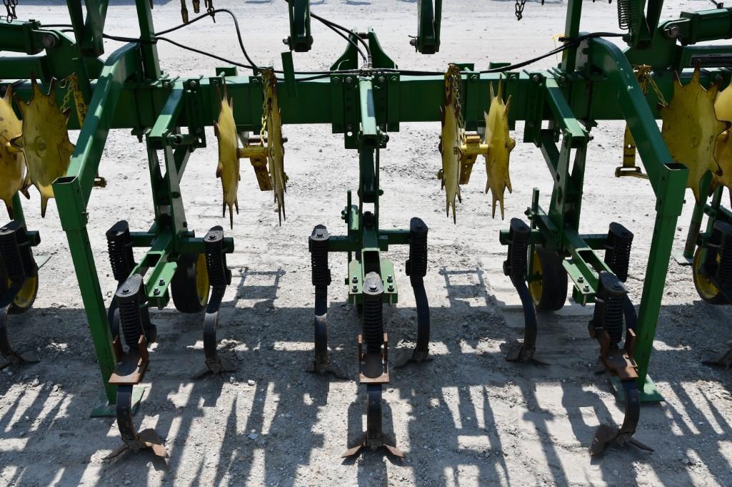 John Deere 845 12 row 30" 3-pt. cultivator