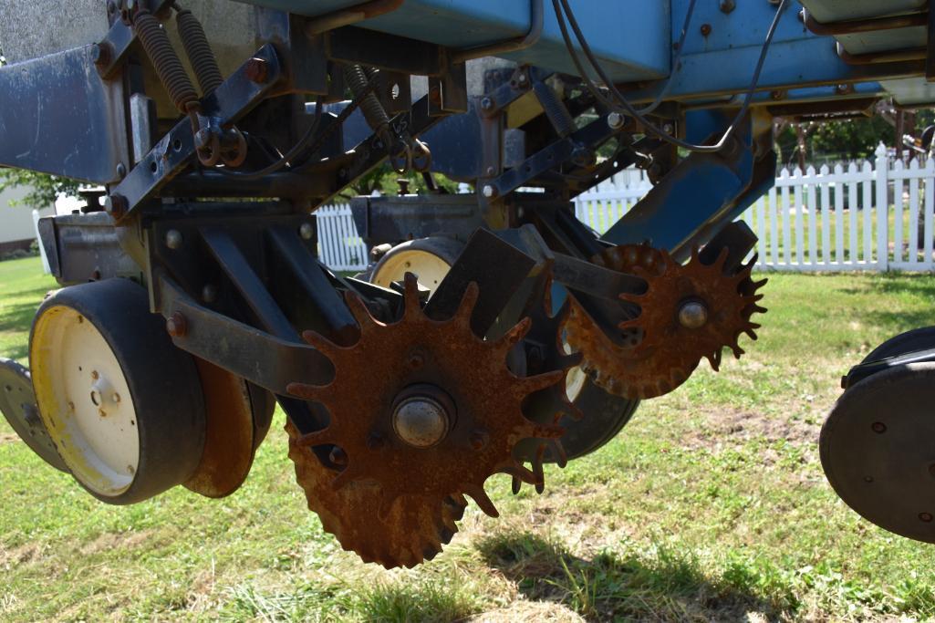 Kinze 2300 12/23 planter