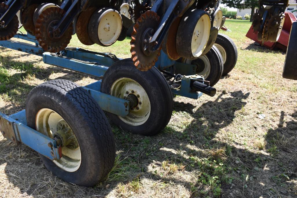 Kinze 2300 12/23 planter