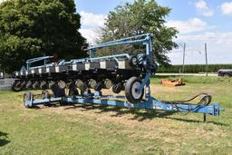 Kinze 2300 12/23 planter