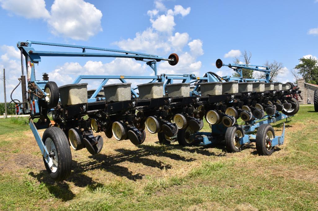 Kinze 2300 12/23 planter