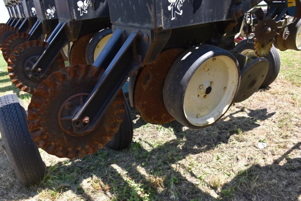 Kinze 2300 12/23 planter