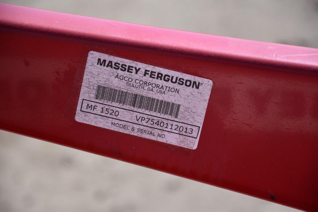 Massey Ferguson 1528 MFWD compact utility tractor