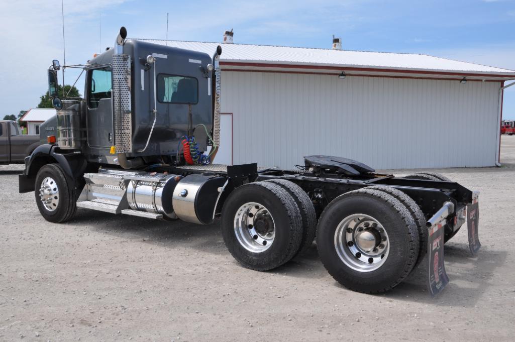 2012 Kenworth T800 day cab semi