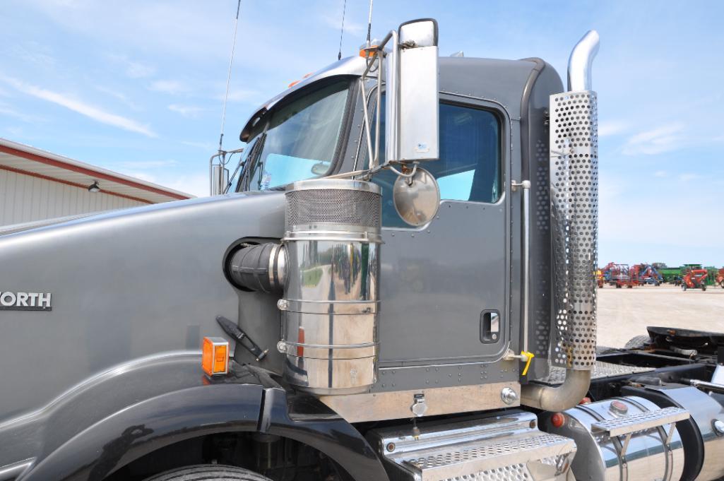 2012 Kenworth T800 day cab semi