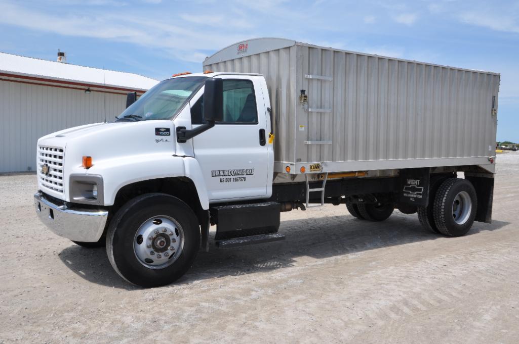 2003 Chevrolet C7500 grain truck