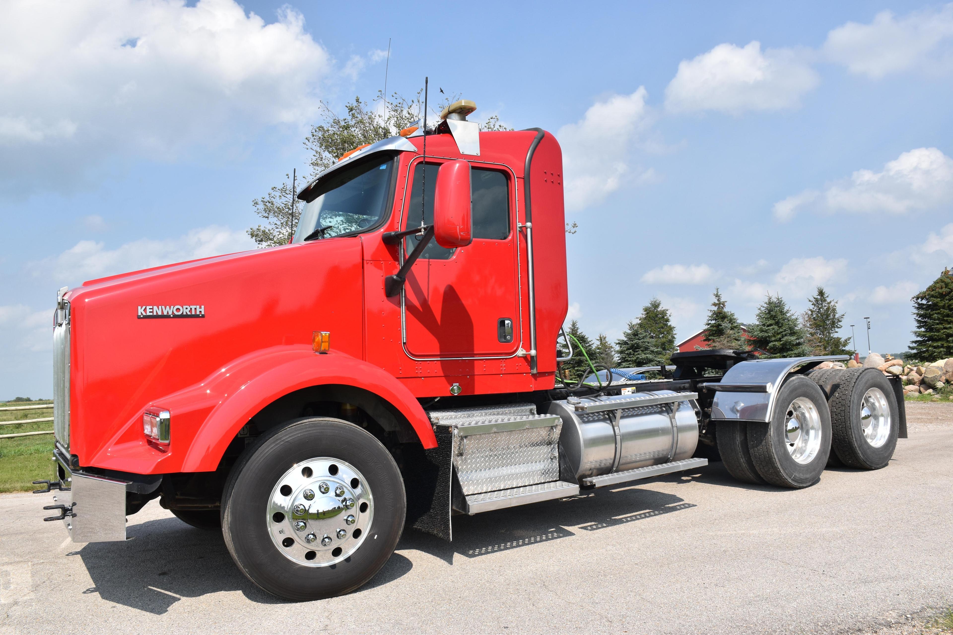 2013 Kenworth T800 day semi