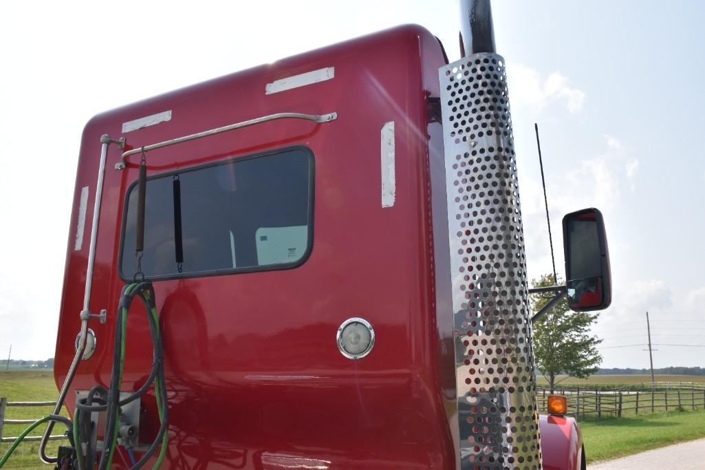 2013 Kenworth T800 day semi