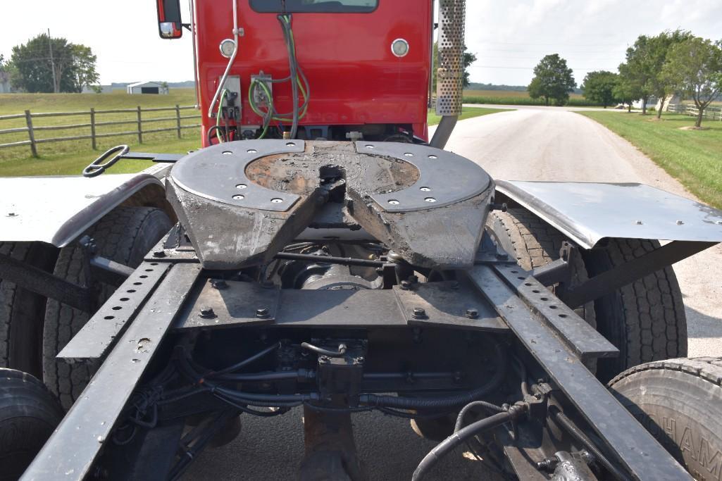 2013 Kenworth T800 day semi