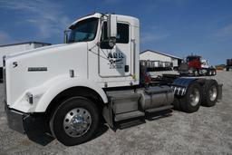 2005 Kenworth T800 day cab semi