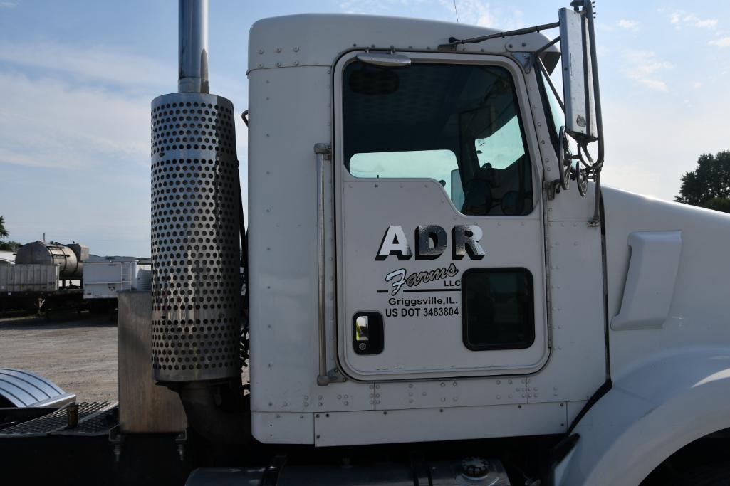 2005 Kenworth T800 day cab semi