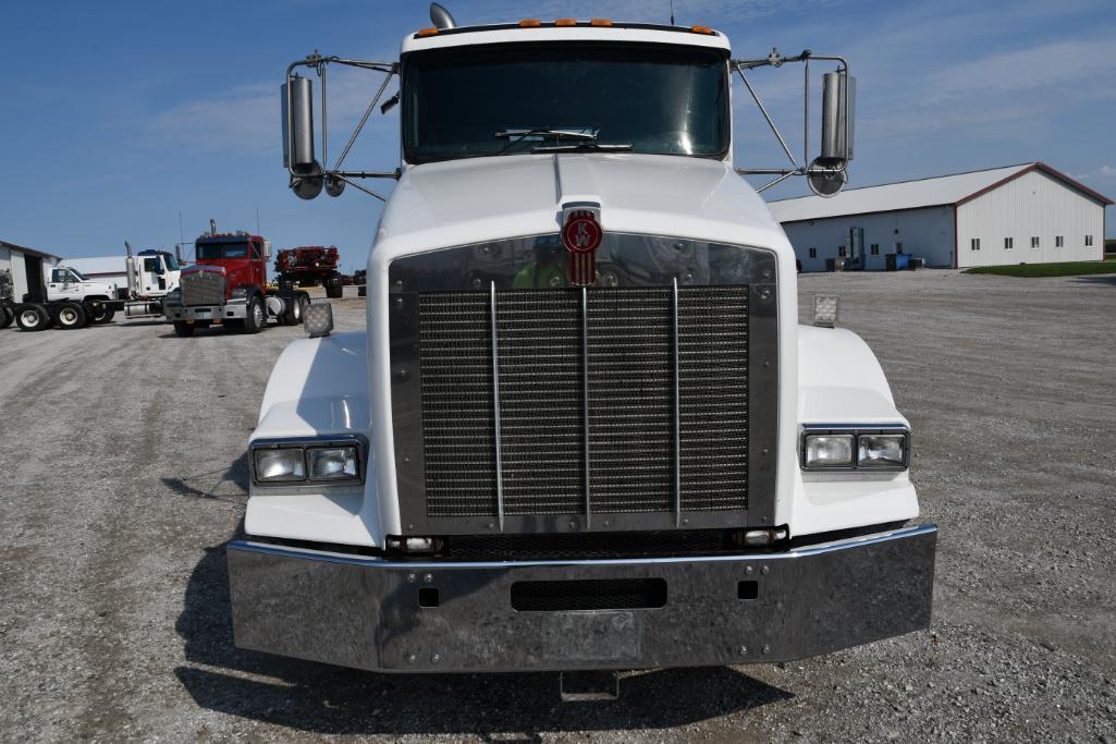 2005 Kenworth T800 day cab semi