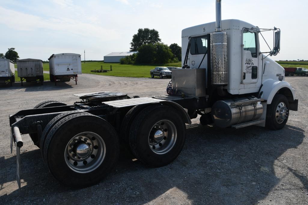 2005 Kenworth T800 day cab semi