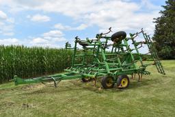 John Deere 960 27' field cultivator