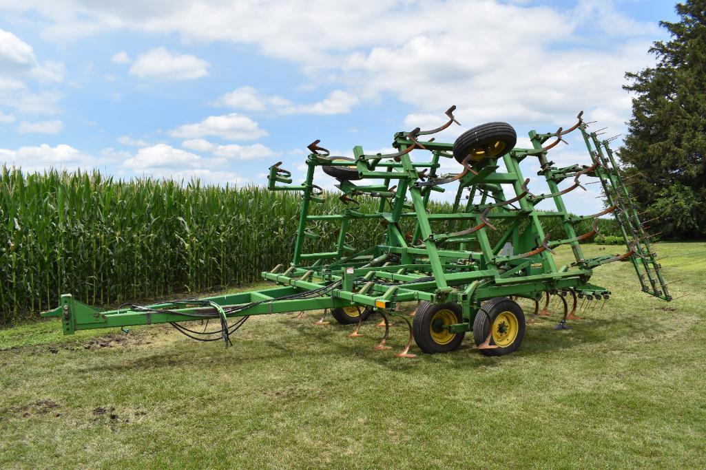 John Deere 960 27' field cultivator