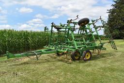 John Deere 960 27' field cultivator